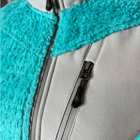 Magellan Outdoors Faux Fur Jacket in Blue/Green with Full Zipper Size Medium - Picture 2 of 5